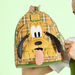 Celebración perruna con encanto retro. La Mochila Disney Loungefly 95th Anniversary Pluto (26 cm) luce un estampado de cuadros y un aplique de Pluto con orejas en 3D y lengua bordada que roba sonrisas a cada paso.