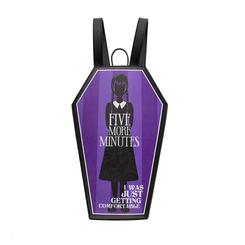Si eres un amante de lo macabro y lo peculiar, esta mochila es perfecta para ti. Inspirada en el icónico personaje de Wednesday Addams, esta pieza te sumergirá en el mundo sombrío y misterioso de la familia Addams.