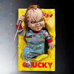 Una pieza que impone carácter desde el primer vistazo y transforma cualquier espacio en un homenaje directo al terror cinematográfico más icónico. Esta escultura de pared de Chucky tamaño real basada en Bride of Chucky 