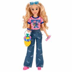 Despierta la diversión a lo grande con la muñeca Fashion Doll Stitch Disney ily 4Ever, diseñada para acompañar cada aventura con sus 13 puntos de articulación que garantizan poses dinámicas y realistas. 