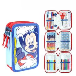 Orden y color con el carisma de Mickey. El Plumier Giotto Mickey Disney triple reúne tres compartimentos con cremalleras suaves y un interior bien organizado con gomas elásticas que mantienen cada pieza en su sitio