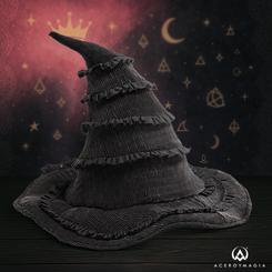 Atrévete a desafiar la gravedad con la fiel recreación del sombrero de Elphaba, la icónica Bruja Malvada del Oeste de Wicked. Este sombrero, meticulosamente diseñado con texturas intrincadas