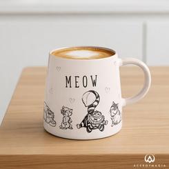 La elegancia felina de Disney se cuela en tus desayunos con la taza Meow Cats & Dogs Disney, una pieza de cerámica con un diseño limpio y muy actual que encaja en cualquier cocina.