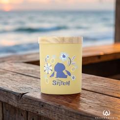 La luz más dulce del estilo tropical se refleja en esta vela Stitch Disney, una creación que convierte cualquier espacio en un rincón vibrante y acogedor gracias a su mezcla aromática de piña y flor de coco. 