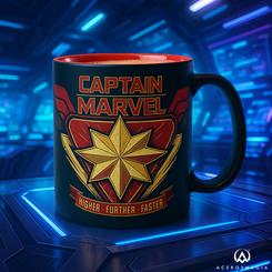 Taza oficial de Marvel con el motivo del Uniforme de la Capitana Marvel (Captain Marvel), realizada en cerámica con una capacidad de 0,46 litros, incluye grabados en el exterior. Viene en caja de regalo.