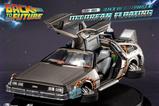 04-back-to-the-future-estatua-egg-attack-floating-back-to-the-future-ii-delorean-.jpg