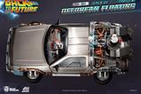 05-back-to-the-future-estatua-egg-attack-floating-back-to-the-future-ii-delorean-.jpg