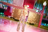 20-Barbie-The-Movie-Mueca-Barbie-in-Gold-Disco-Jumpsuit.jpg