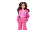 01-Barbie-The-Movie-Mueca-Gloria-Wearing-Pink-Power-Pantsuit.jpg