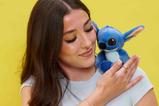 02-disney-live-action-peluche-stitch-hombro.jpg