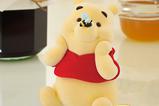 01-figura-flocked-winnie-the-pooh.jpg