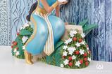 01-Figura-Jasmine-Botanica.jpg