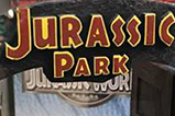 10-Figura-Jurassic-Park-Gates-Environment.jpg