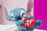 01-figura-stitch-hugging-heart.jpg