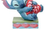 02-figura-stitch-hugging-heart.jpg