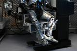 01-figura-ultimate-battle-damaged-robocop-with-chair.jpg