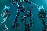 06-Iron-Man-2-Figura-16-Neon-Tech-Iron-Man-with-SuitUp-Gantry-32-cm.jpg