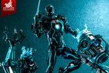 07-Iron-Man-2-Figura-16-Neon-Tech-Iron-Man-with-SuitUp-Gantry-32-cm.jpg