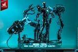 08-Iron-Man-2-Figura-16-Neon-Tech-Iron-Man-with-SuitUp-Gantry-32-cm.jpg