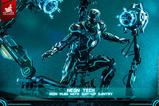 09-Iron-Man-2-Figura-16-Neon-Tech-Iron-Man-with-SuitUp-Gantry-32-cm.jpg