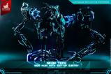 17-Iron-Man-2-Figura-16-Neon-Tech-Iron-Man-with-SuitUp-Gantry-32-cm.jpg