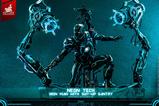 18-Iron-Man-2-Figura-16-Neon-Tech-Iron-Man-with-SuitUp-Gantry-32-cm.jpg