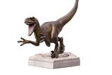 09-jurassic-world-icons-estatua-velociraptor-a-9-cm.jpg