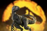 01-jurassic-world-icons-estatua-velociraptor-b-blue-7-cm.jpg