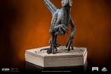 05-Jurassic-World-Icons-Estatua-Velociraptor-Blue-9-cm.jpg