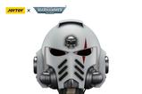 01-Warhammer-40,000-Casco-con-Soporte-de-Exhibicin-White-Scars-MkX-44-cm.jpg
