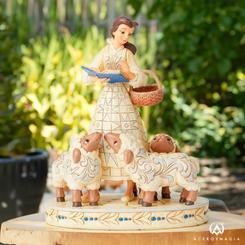 Revive los cuentos de encantamientos con esta estupenda figura de Bella de La Bella y la Bestia, con aproximadamente 21 cm., de altura se ha mezclado la magia de las figuras de Walt Disney