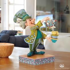 Figura del Sombrerero Loco (Mad Hatter) basado en el clásico de Alicia en el País de las Maravillas de Walt Disney. Con esta figura con unas medidas aproximadas de 12,5 x 7 x 10,5 cm., se ha mezclado la magia de las figuras de Walt Disney