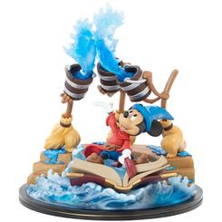 Figura oficial  para celebrar el 80.º aniversario de Fantasía, esta magnífica figurita rinde homenaje a la mágica película de Disney. Fabricada con todo detalle del aprendiz de brujo
