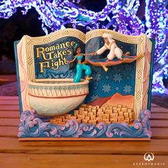 Déjate llevar por la magia de Agrabah con la cautivadora figura de Aladdin, basada en el inolvidable clásico de Walt Disney de 1992. Con unas dimensiones aproximadas de 14,5 x 7 x 20 cm
