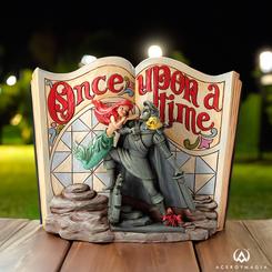 Déjate llevar por la magia del mar con la cautivadora figura del cuento de Ariel, basada en el inolvidable clásico de Walt Disney, "La Sirenita", que ha encantado a generaciones desde su lanzamiento en 1989