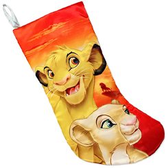 Calcetín Navideño de Simba y Nala basada en la película de El Rey León de Disney. Este precioso calcetín está realizado en poliéster y mide aproximadamente 50 cm.,