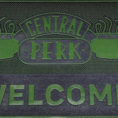 Divertido felpudo con el logo del Central Perk basado en la sensacional serie de TV Friends, ideal como felpudo de bienvenida. Medidas aproximadas de 40 cm. x 60 cm.,
