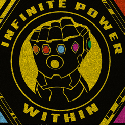 Poderoso felpudo del Guantelete del Infinito con el texto "Infinite Power Within" basado en los comics de Marvel Comics, ideal como felpudo de bienvenida. Medidas aproximadas de 40 cm. x 60 cm.,