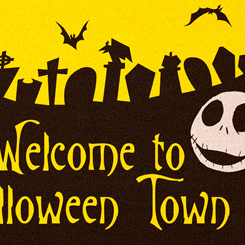 Precioso felpudo con el texto Welcome to Halloween Town inspirado en la mítica película Pesadilla antes de Navidad de Tim Burton, ideal como felpudo de bienvenida. 