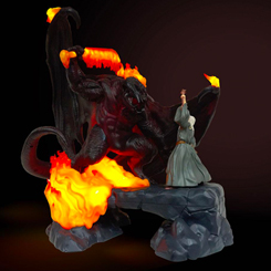 Decora tu rincón favorito con esta lámpara de The Balrog Vs Gandalf basado en la saga de El Señor de los Anillos. Esta lámpara LED tiene unas dimensiones aproximadas de  39 x 30 x 41 cm