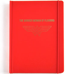 ¡Captura tus pensamientos y aventuras con estilo con la Réplica Oficial de la libreta de Wonder Woman! Inspirada en el emblemático personaje de DC Comics, esta fabulosa pieza de coleccionista es mucho más que una simple libreta