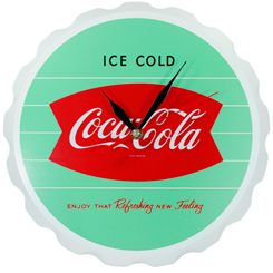 Precioso reloj de pared de Coca-Cola, ideal para dar un toque fresco a tu cocina o rincón preferido. El reloj tiene un diámetro aproximado de 29 cm., con un diseño alegre.