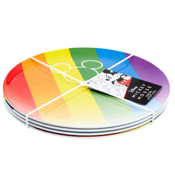 Set de 4 platos de melamina con licencia oficial Mickey Mouse Rainbow. Disfruta de tu comida favorita con uno de estos cuatro platos con el diseño más cuqui. Cada plato tiene unas medidas aproximadas de 22 x 22 x 2 cm. 