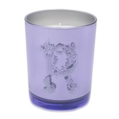 Vela perfumada de 180g de edición limitada de Rapunzel. La vela viene en una base de vidrio metalizado violeta con efecto de sombra serigrafiada y también incluye una tapa.