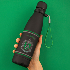 Botella de agua metálica de Slytherin basado en la saga de Harry Potter. Llévate un poco de la magia de Harry Potter allá donde vayas y mantente siempre bien hidratado.