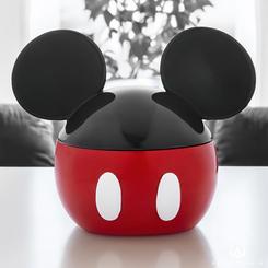 Ilumina tu espacio con un toque de magia y encanto con el precioso portavelas edición limitada de Mickey Mouse. Este cautivador candelabro, basado en el inolvidable personaje de Walt Disney, es una auténtica joya que destaca en cualquier rincón
