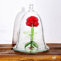 Déjate cautivar por la belleza y la magia de la cúpula de la Rosa Encantada, una preciosa réplica del clásico de Disney, La Bella y la Bestia. Esta exquisita cúpula, realizada en vidrio transparente y adornada con tonos rojos y verdes, te transportará al 