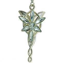 Llavero oficial de la Estrella del Atardecer de Arwen basado en la saga de El Señor de los Anillos. Este precioso llavero está realizado en metal con unas dimensiones aproximadas de 7,1 x 3,3 cm