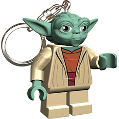 Divertido Llavero y Linterna del Maestro de Jedi Yoda de Lego Star Wars. Disfruta con este carismático personaje realizado en PVC.