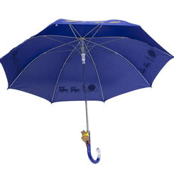 Paraguas de Cenicienta basado en el popular personaje de la factoría Disney. Sigue los pasos de esta princesa y aventúrate en tu próxima aventura con este hermoso paraguas. 